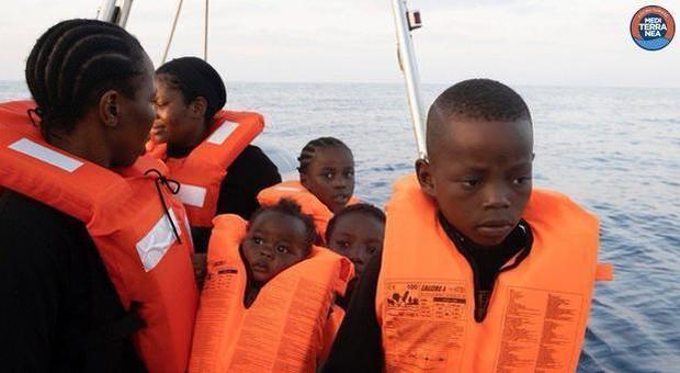 Mare Jonio, il Viminale: «Sì allo sbarco delle donne e dei bambini»
