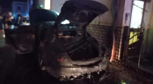Salento, tre auto in fiamme nella notte a Taurisano. Danneggiato anche un autocarro. Indendio di origine dolosa
