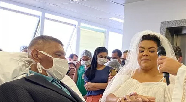 Paziente ricoverato da tre mesi si sposa in ospedale