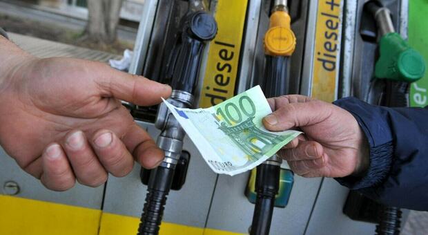 Stangata sui prezzi della benzina