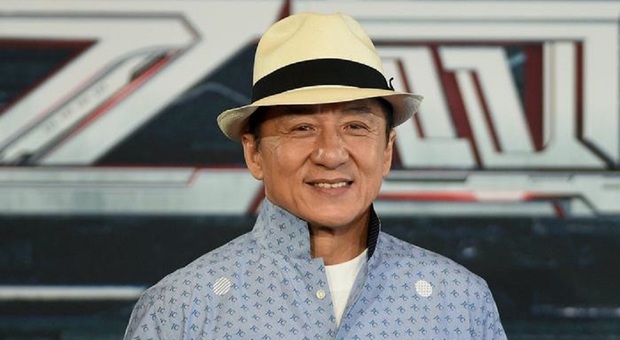 Jackie Chan non darà in eredità al figlio il suo patrimonio da 400 milioni: «Se è capace farà fortuna da solo»