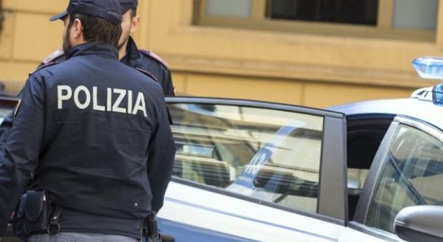 Roma, centrale di spaccio nel box: arrestati due giovani pusher