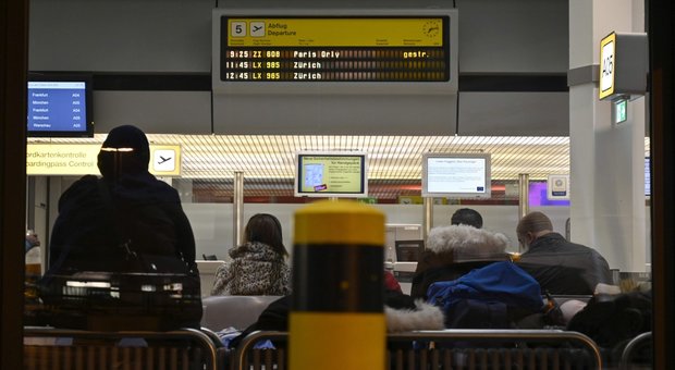 Germania, sciopero in otto aeroporti: traffico aereo paralizzato