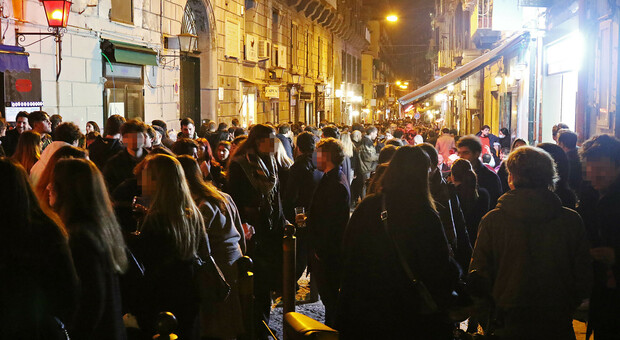 Ordinanza anti-movida a Napoli: controlli su 195 attività, due multe