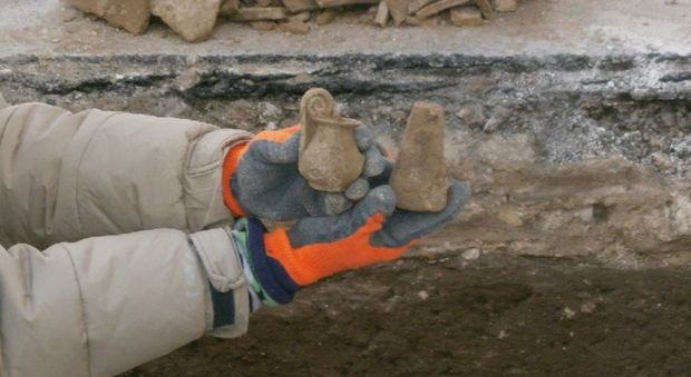Dagli scavi per la rete idrica spuntano reperti archeologici