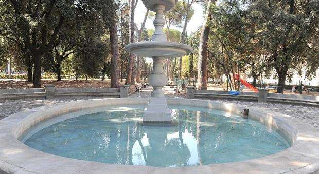 Roma, rinasce la fontana dei giardini di viale Tiziano: lavori pagati dagli olandesi dopo la devastazione della Barcaccia