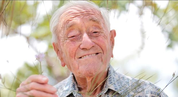 «Sto bene, ma sono stanco di vivere». Noto botanico a 104 anni sceglie l'eutanasia in Svizzera