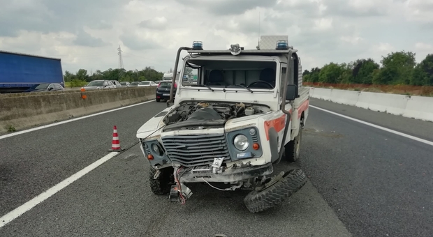 Incidente in autostrada, feriti 2 giovani volontari della Protezione civile: stavano rientrando dalla missione a Forlì