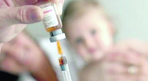 Il sindaco avverte le famiglie: «Senza vaccini niente scuola»