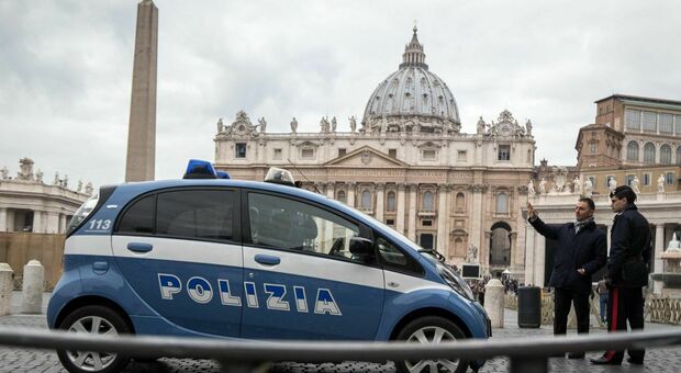 «C'è una bomba» paura in Vaticano: falso allarme a San Pietro