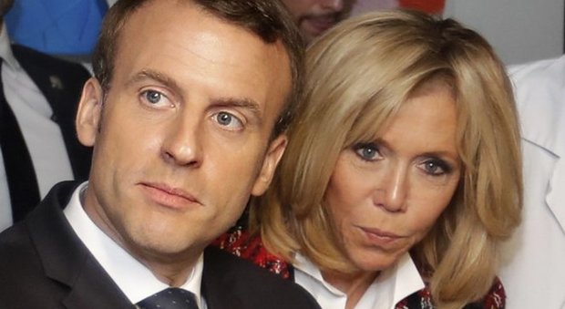 Macron festeggia i suoi 40 anni nel castello di Francesco I. La polemica: «Un sovrano repubblicano»