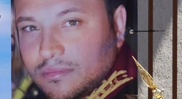 Poliziotto ucciso a Napoli, furto in casa: «Come se lo avessero ammazzato di nuovo»