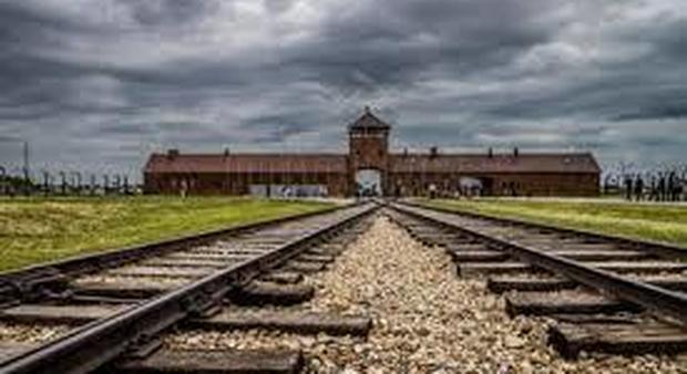 Shoah, la Polonia ci ripensa e rivede la legge sui campi di concentramento