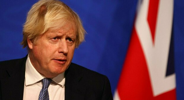 Boris Johnson dice si alla conclusione del nuovo impianto nucleare in Inghilterra: 700 milioni per ultimare i lavori