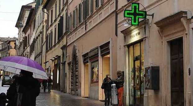 Rieti, la ztl miete un'altra vittima trasloca la Farmacia Petrini di via Roma