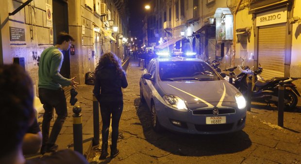 Napoli, movida violenta a piazza San Domenico: studente spagnolo picchiato per rapina
