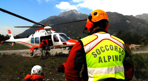 Scivola e precipita per 200 metri: morto un bimbo di 8 anni, tragedia in Alto Adige