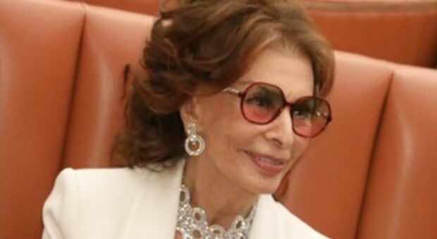 Sophia Loren a Milano: applausi e ovazione per l'inaugurazione del nuovo ristorante
