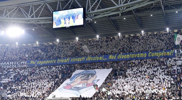 Juve, ultrà bianconeri a Vinovo: accenni di contestazione