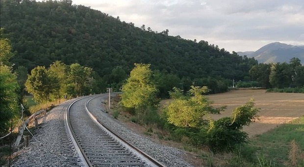 La Ferrovia del Centro Italia lungo Valle Oracola a Rieti (foto Matteo Di Mario)
