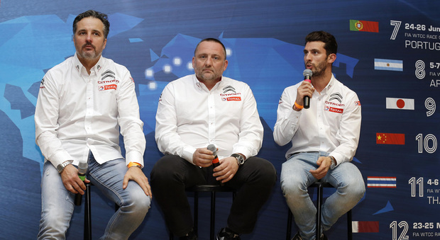 Da sinistra Yvan Muller, Yves Matton, ed il campione del mondo in carica l'argentino José María López, del Team Citroën Total WTCC