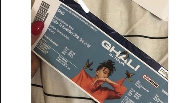 Ghali regala un biglietto ad una sua fan per non farla andare da sola al concerto