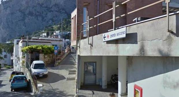 Coronavirus a Capri, donna contagiata resta sola in casa: trasferita al Loreto Mare