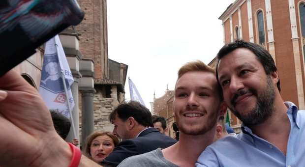 Salvini: «Per clandestini pacchia finita, via le Ong. Bello ripristinare il servizio militare»
