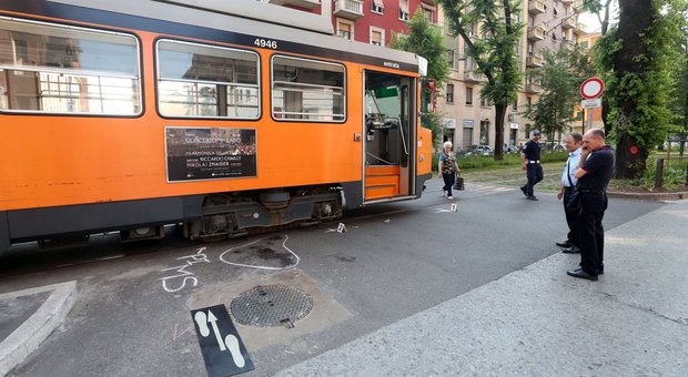 Milano, travolta da un tram: piede amputato a bambina di 12 anni, attraversava incrocio al di fuori delle strisce