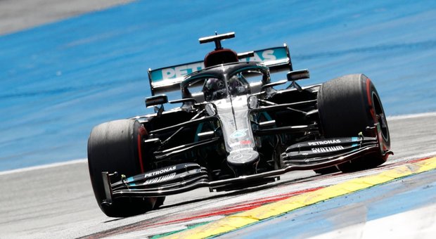 Formula 1, le Mercedes davanti a tutti nelle prime libere dell'Hungaroring, Ferrari in ritardo