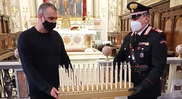 Roma, ruba candeliere dalla chiesa di Segni: 40enne arrestato (foto Comando Provinciale dei Carabinieri)