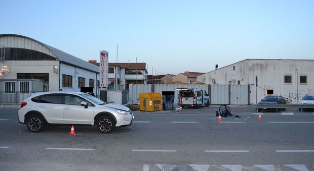 Pesaro, anziana in carrozzina travolta e uccisa: indagato l'automobilista