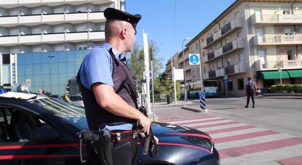 Picchiato e rapinato in vacanza in Romagna: finisce all'ospedale, caccia agli aggressori
