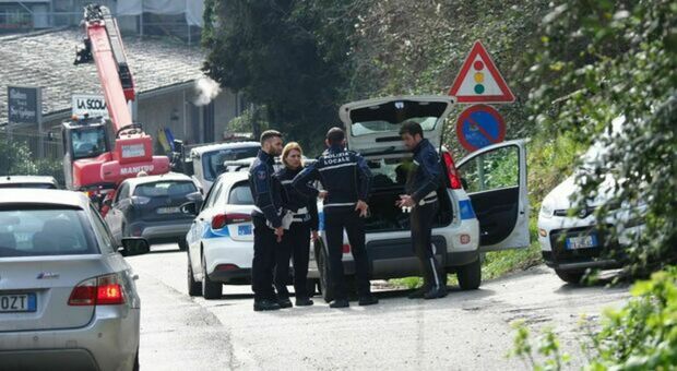 Ragazzo di 17 anni investito da un furgone a Perugia mentre andava a scuola: è gravissimo
