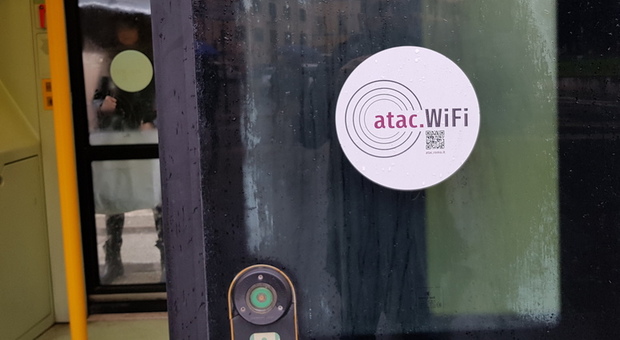 Roma, la misteriosa scritta sui tram: “Atac WiFi”