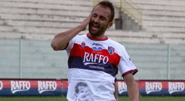 Taranto, Gennaro Esposito scrive ai tifosi: "Col gesto degli schiaffi non volevo mancare di rispetto a nessuno"