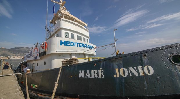 Migranti, sequestrata la nave Mare Jonio a Lampedusa