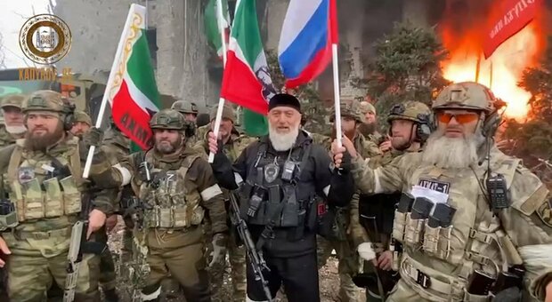 Ucraina, i ceceni hanno giustiziato soldati russi feriti vicino Bucha: chi sono i miliziani Kadyrovtsy famosi per omicidi e torture