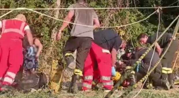 Cade nel pozzo mentre fa lavori nel suo terreno: salvo grazie allo straordinario intervento dei vigili del fuoco