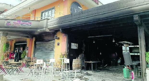 Attentato al Bar distrutto dalle fiamme a Ceccano, sequestrata auto sospetta. Lo sfogo del proprietario: «Ho pensato di mollare tutto»