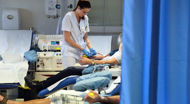 All'ospedale di Udine maratona di 24 ore per donare il sangue: oltre 200 donatori. È la prima in Italia