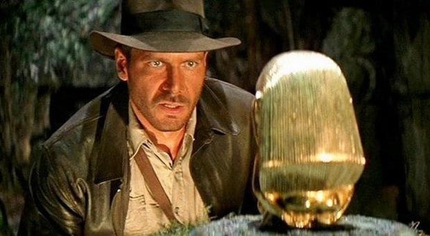 Harrison Ford in "I predatori dell'Arca Perduta". Lo scenografo Michael Ford vinse l'Oscar per il film