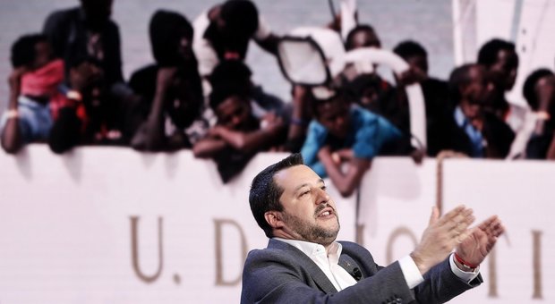 Salvini attacca: «L'Italia non è più il campo profughi di tutt'Europa»