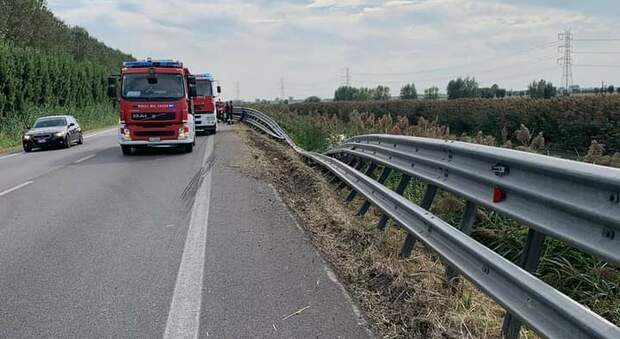 Incidente fra auto in Romea: strada chiusa al traffico a Cavanella D'Adige