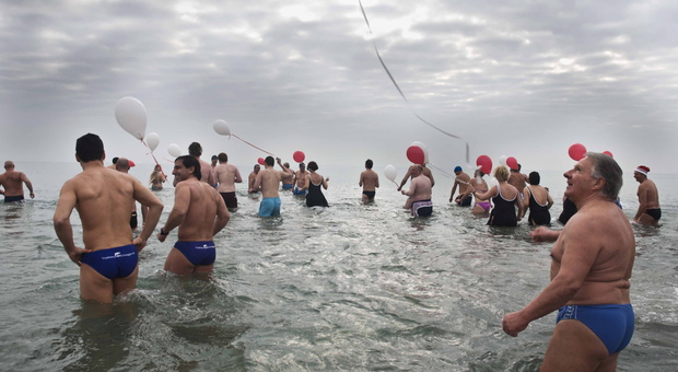 Il Tortuga Beach di Rosolina lancia il bagno in mare il primo dell’anno