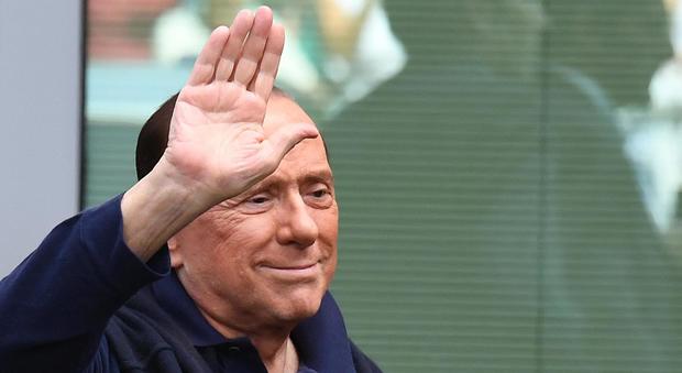 Terremoto, Berlusconi: «Spero che gli sfollati abbiamo presto un tetto dignitoso»