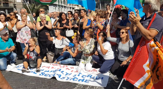 Napoli, Landini incontra i lavoratori del consorzio pulizie nelle scuole