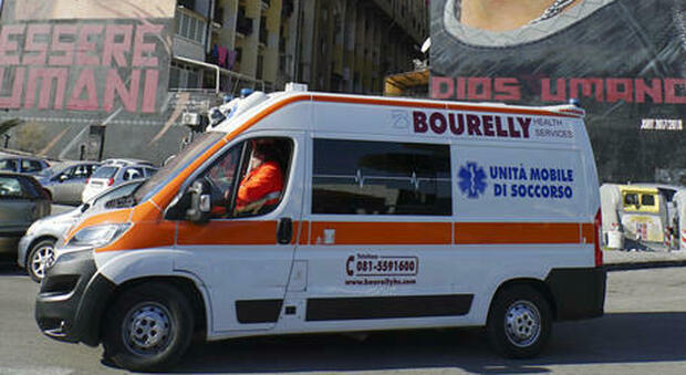 Napoli, baby-gang assalta un'ambulanza: è la quindicesima aggressione del 2021