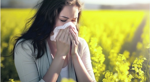 Allergie, allarme rinite e congiuntivite in primavera: ecco le cause e come curarle. L'esperto: «La mascherina non ferma i pollini»