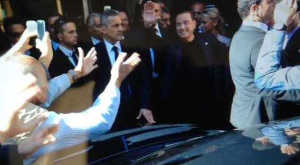Berlusconi a Caserta: «Commosso per l'accoglienza»